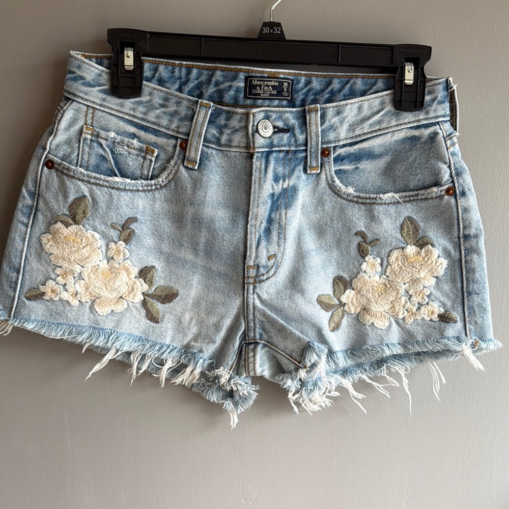Vintage Abercrombie  harper low shorts Light Blue Floral Embroidered size 0